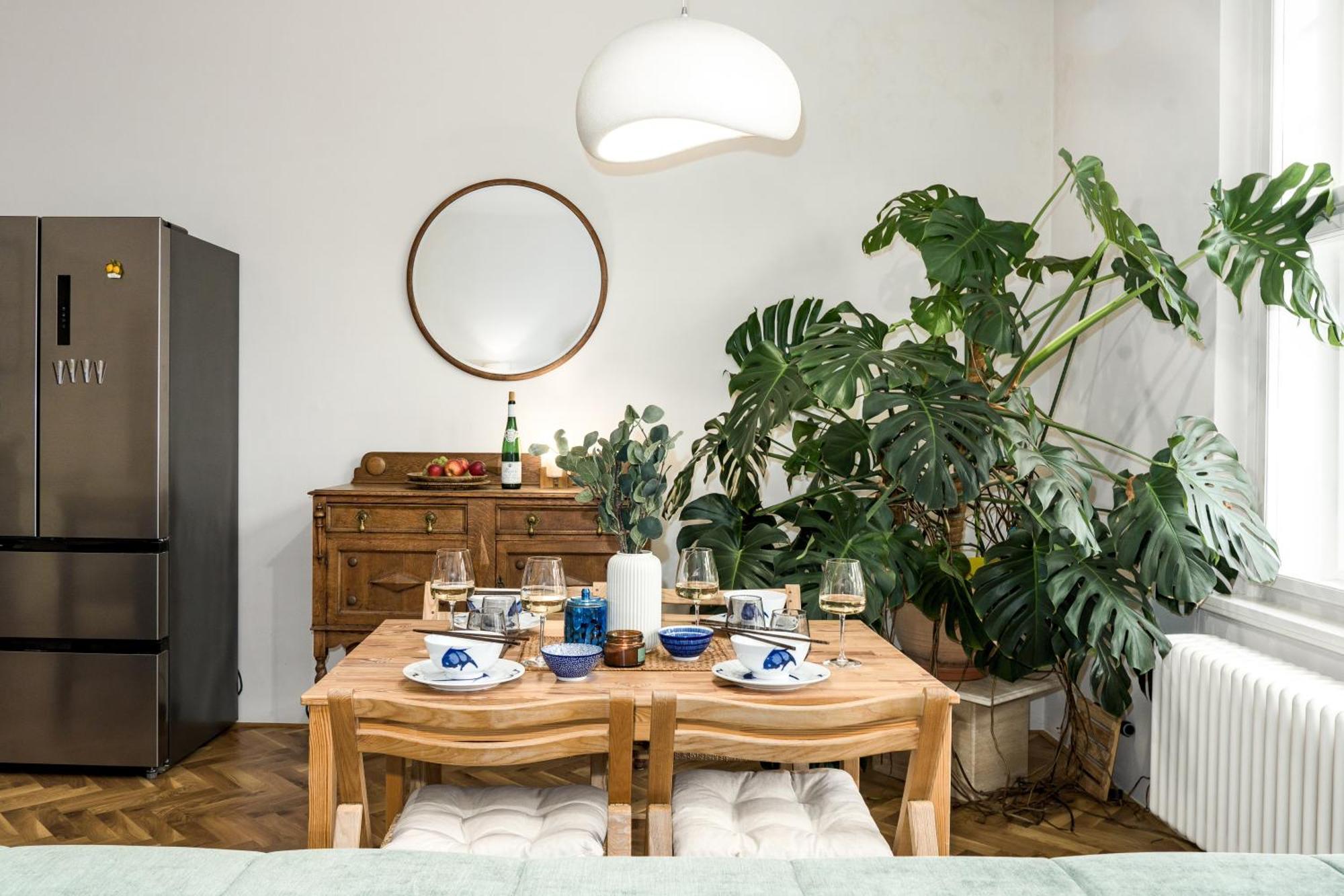 Days - Balcony - Workplace - Great Vibe Appartement Prague