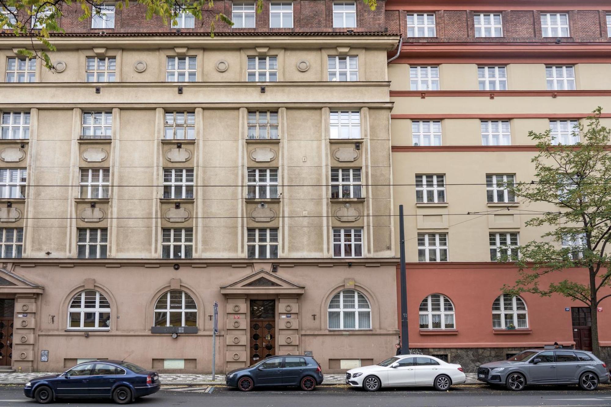Days - Balcony - Workplace - Great Vibe Apartment Prague